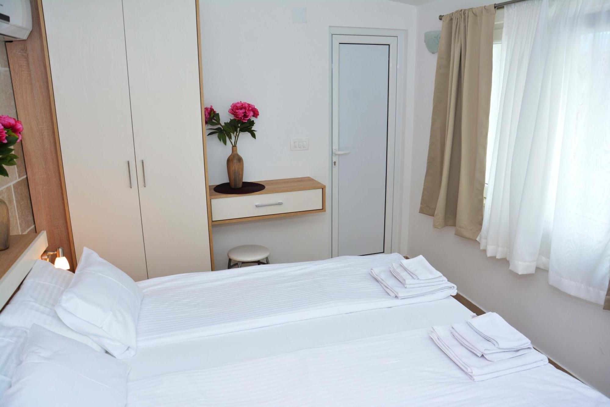 Apartments Harmonia Tivat Bilik gambar
