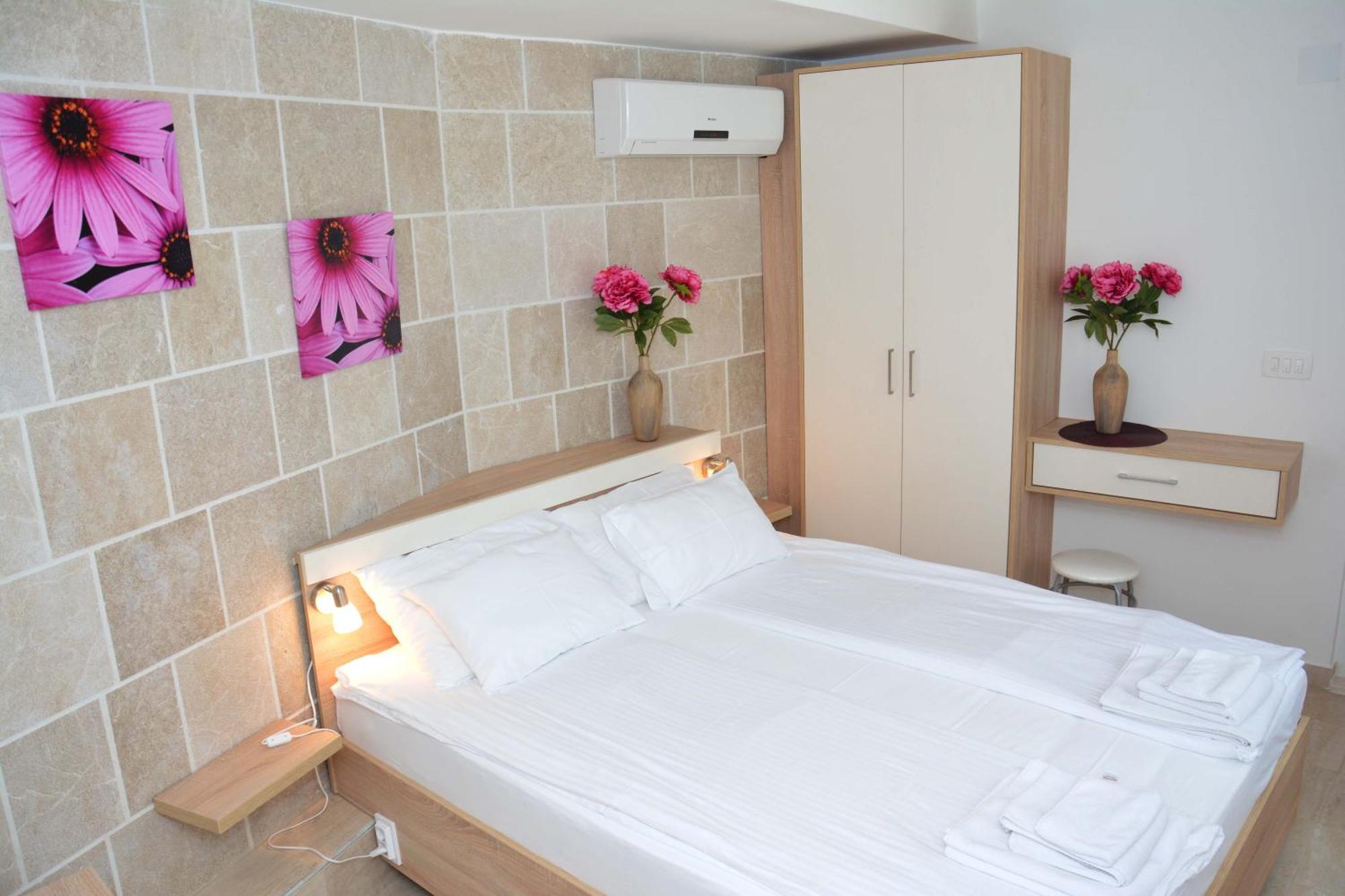 Apartments Harmonia Tivat Bilik gambar