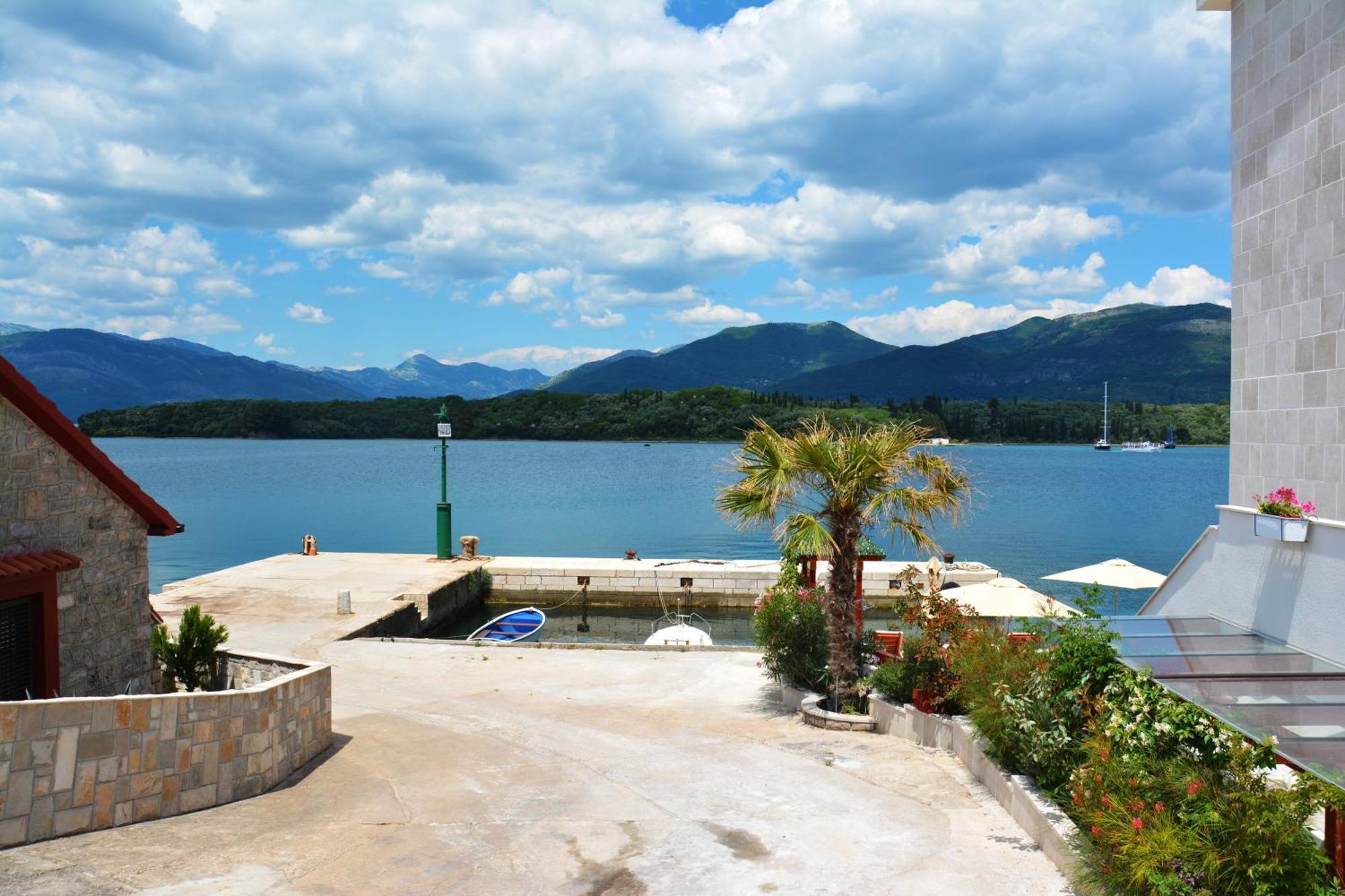 Apartments Harmonia Tivat Bilik gambar