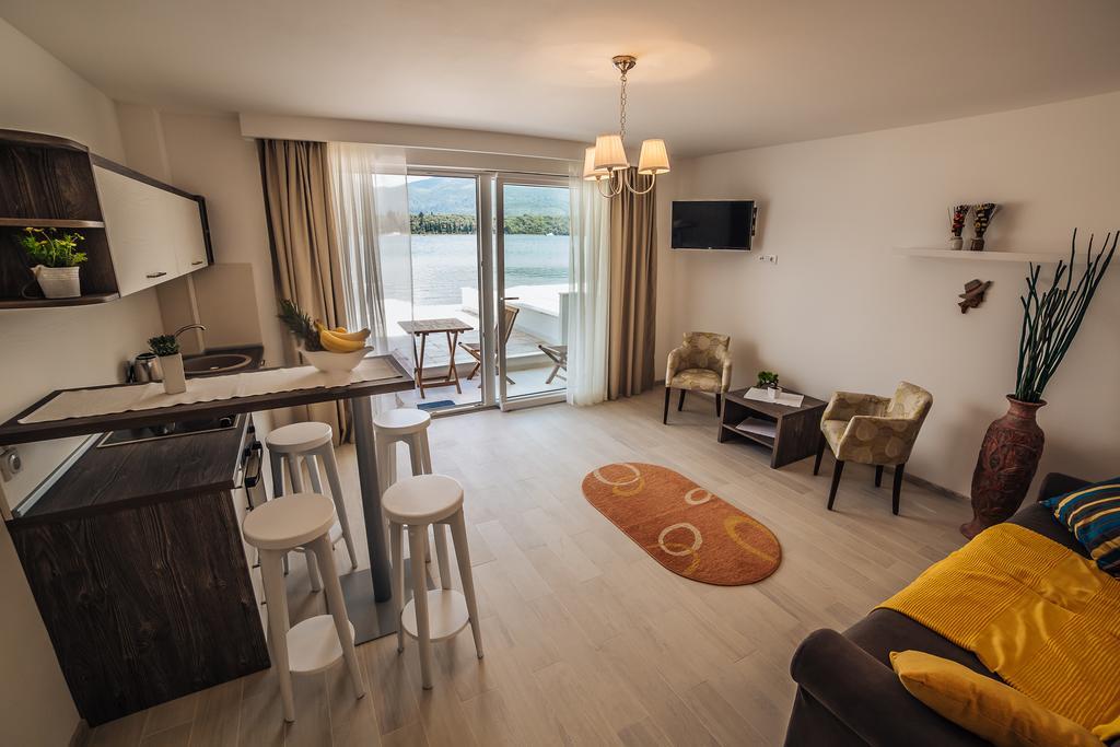 Apartments Harmonia Tivat Luaran gambar