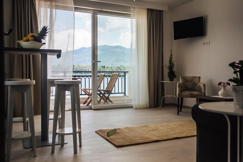 Apartments Harmonia Tivat Luaran gambar